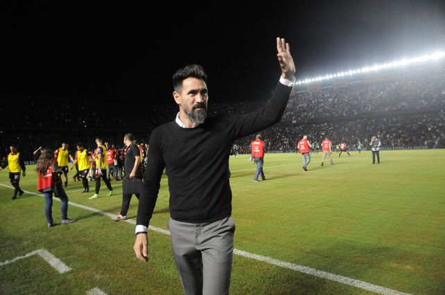 Domínguez no se fue pero se suman interesados para contratarlo