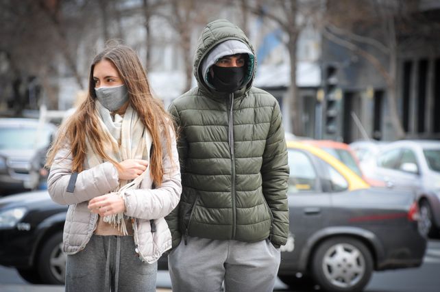 A cuidarse. Los expertos recomiendan seguir usando barbijo y lavarse las manos en forma frecuente.&nbsp;