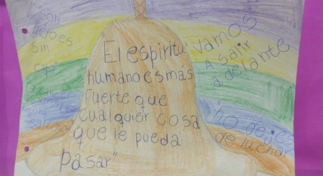 La muestra organizada por Campanas de Esperanza se realizó en la clínica Modelo de Paraná. A través del arte los chicos brindaron apoyo a quienes padecen cáncer