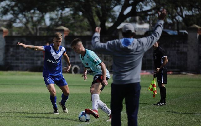 Vélez frenó el buen andar de Colón en Reserva