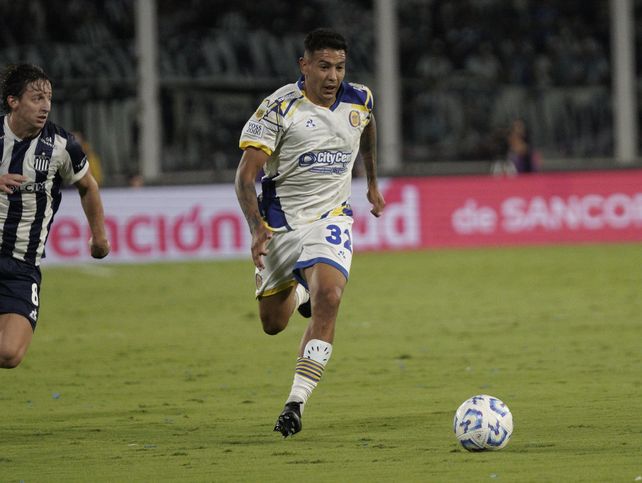 Emanuel Coronel participó de la chance de gol más clara que tuvo Central frente a Talleres en el Kempes.