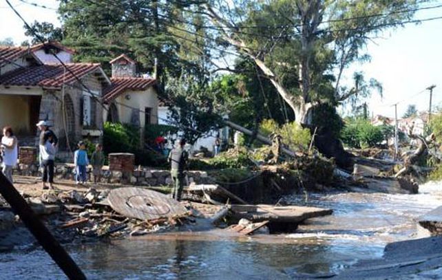 El temporal dejó muchas víctimas y cuantiosos daños materiales.