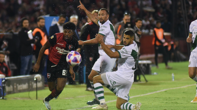 Jherson Mosquera llega de convertirle un gol a Banfield. Sus proyecciones son una interesante opción en el ataque de Newell