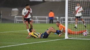 La primera vez de Alejo frente a River fue el 17 de octubre de 2022. En el Monumental, fue 2 a 1 a favor de Central, con doblete de Veliz.