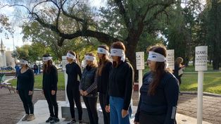 El memorial Interrumpidas fue el espacio donde se realizó una intervención artística para visibilizar a las mujeres sanjorgenses víctimas de femicidio, para conmemorar el Ni una menos.