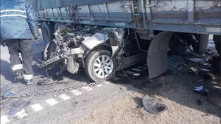 Así quedó el vehículo en el que viajaban la madre y la hermana de Elías Gómez.