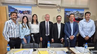 En su extensa alocución, De Grandis mencionó proyectos y obras en marcha en rubros como educación, comercio y transporte, entre otros.