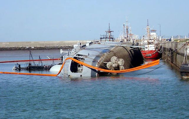 Penoso. El Santísima Trinidad está recostado sobre la banda de babor. Participó en la guerra de Malvinas.