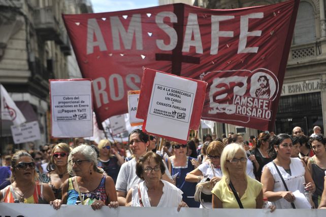 Una marcha en Rosario expresó el rechazo a las políticas de ajuste