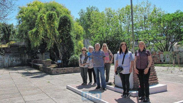 Los integrantes de la Vecinal y las autoridades de la escuela Moreno realizan una labor mancomunada