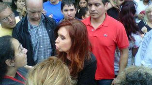 Cristina recorrió la zona afectada y se reunió con Scioli