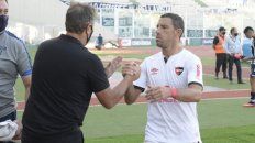 Gesto de apoyo. Maxi fue titular y salió en el complemento. Los jugadores dieron la cara por el DT. Fue 2 a 2. Gesto de apoyo. Maxi fue titular y salió en el complemento. Los jugadores dieron la cara por el DT. Fue 2 a 2.