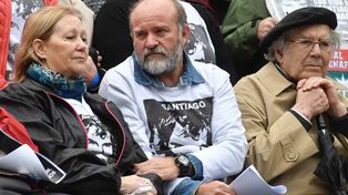 Sergio Maldonado marcha al cumplirse ocho meses de la desaparición de Santiago