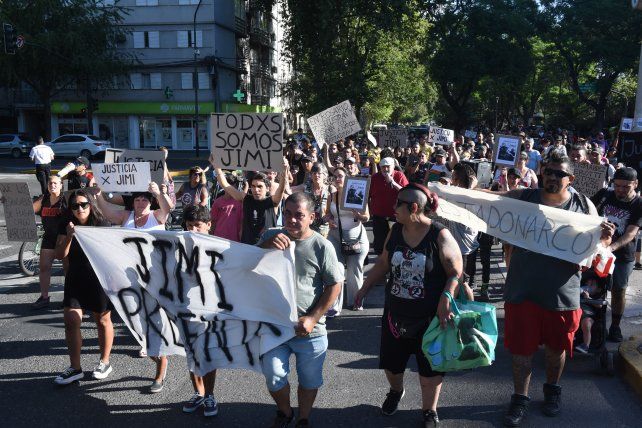 Unas 200 personas salieron a pedir justicia por el crimen de Jimi Altamirano.
