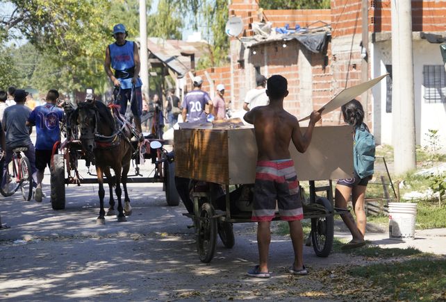 Asentamiento. Muchos vecinos subsisten por cirujear o por changas.