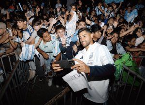 La Selección Argentina arribó a Córdoba y fue recibido con un gran marco