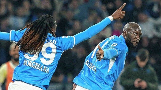 Napoli le quitó el invicto a Juventus de la mano de Lukaku