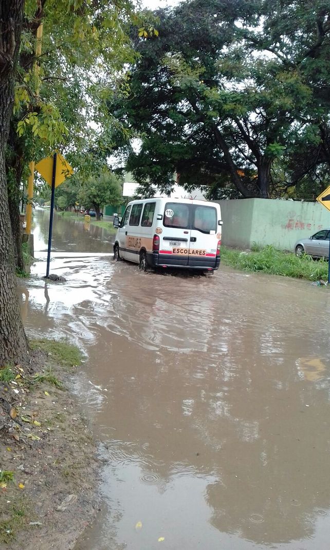 En la costa y en el norte de la ciudad, muchas viviendas sufren por las lluvias