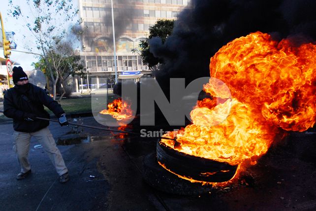 La Uocra continuó con las protestas y volvió a cortar el tránsito en la ciudad