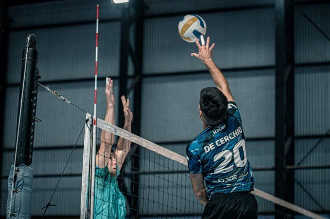 Torazo en rodeo ajeno. Sonder le ganó a Citta en Villa Constitución y si obtiene el mismo resultado el próximo sábado se convertirá en uno de los finalistas de la Liga Nacional de Voleibol Masculina (LNVM). Foto. Gentileza Prensa Sonder.
