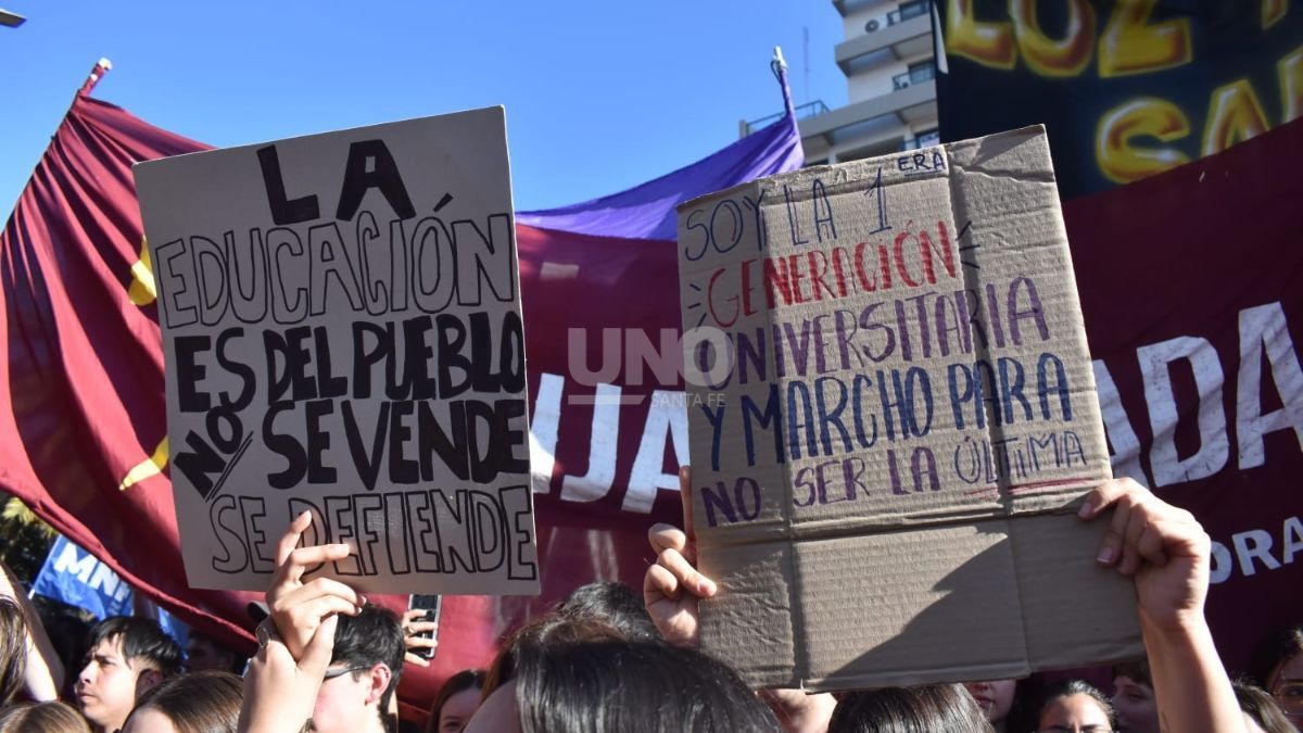 "Por una patria educada": los reclamos del documento leído en la Quinta Marcha Federal Universitaria en Santa Fe