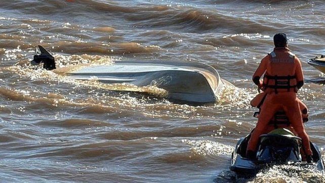 Un pescador de Chajarí iba en una lancha que se dio vuelta en Goya.