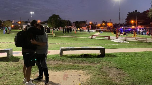 Lo asesinaron mientras jugaba con su hijo de cuatro años en una plaza de barrio Acindar