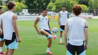 Lionel Scaloni comienza a definir el once titular para enfrentar a Suiza