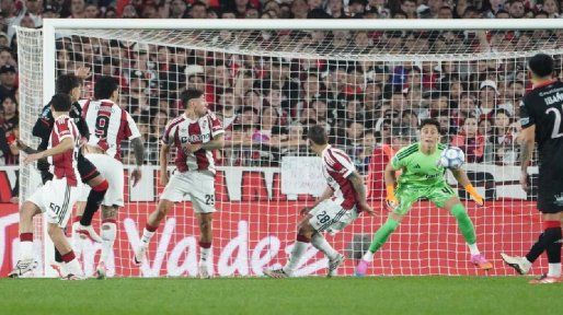 Huracán sorprende a River en el Monumental: 1 a 0 con gol de Oscar Cortés