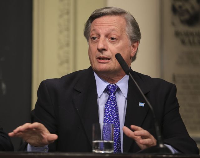 Resignado. El ministro de Energía aceptó realizar audiencias públicas.