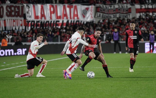 Newells, con protagonismo y enjundia, se llevó un gran punto de su visita a River