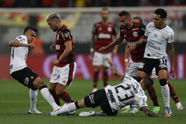 Flamengo y Corinthians definen al primer semifinalista de la Copa Libertadores