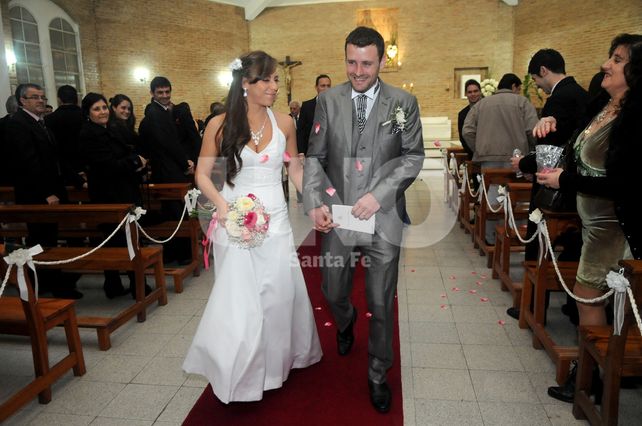 Ceremonia. La Iglesia de Fátima recibió a Fernando y Virginia. Las dudas se esfumaron y ambos vivieron un emotivo momento.