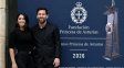 una multitud recibio a messi en espana antes de una distincion historica