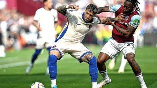 Enzo Fernández fue figura en la goleada de Chelsea sobre West Ham por la Premier League.