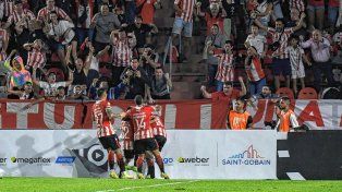 Estudiantes ganó sobre el final y festejó con su gente en el Estadio UNO.