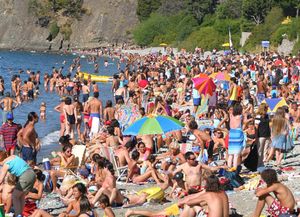 El calor llegó hasta Bariloche, donde la gente colmó las playas