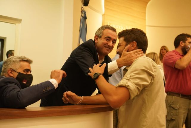 El saludo entre Bartolacci