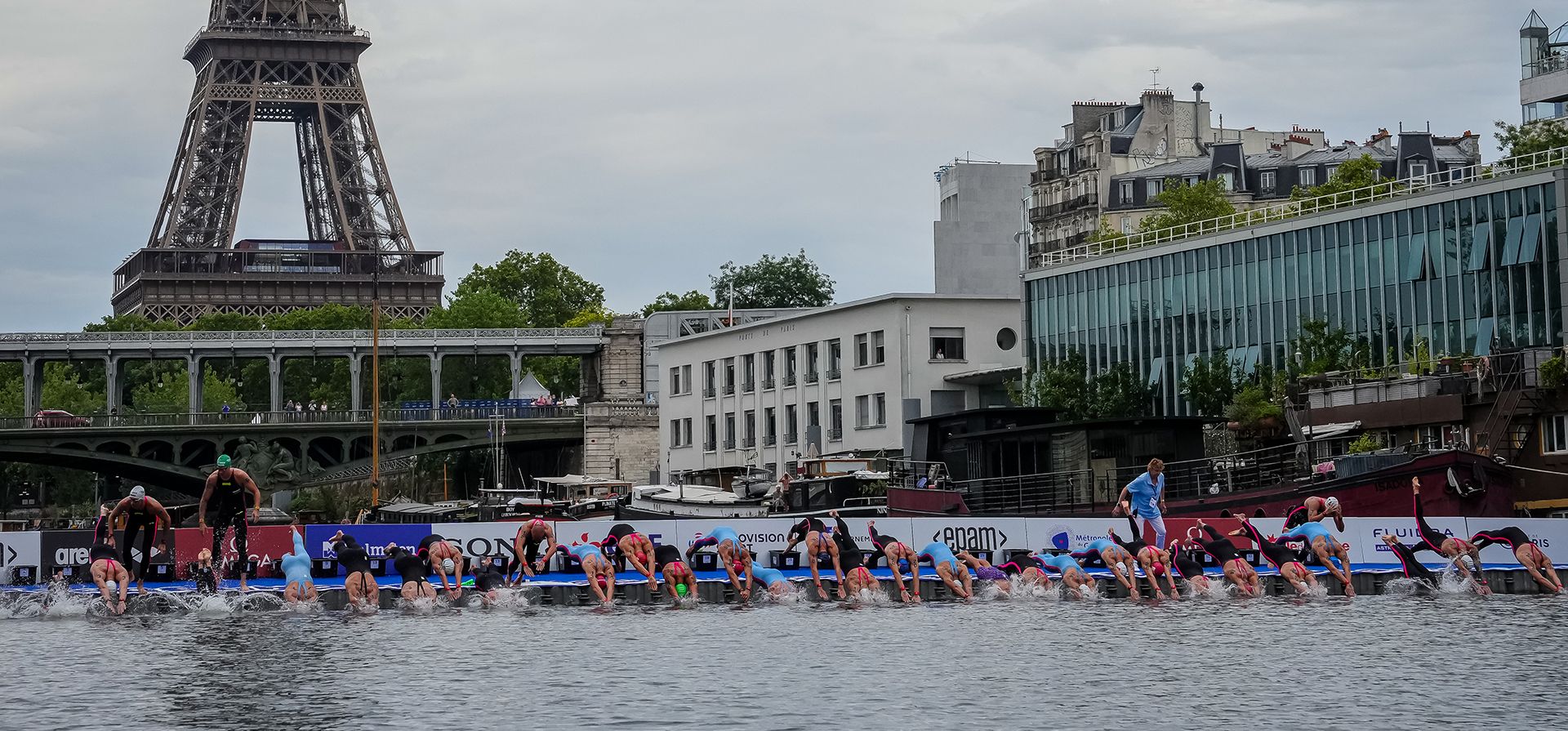 Nadadores compiten durante la prueba de 10 km masculina en el Campeonato Europeo de Natación, en París, el martes 4 de agosto de 2026. (Foto AP/Aurelien Morissard) Nadadores compiten durante la prueba de 10 km masculina en el Campeonato Europeo de Natación, en París, el martes 4 de agosto de 2026. (Foto AP/Aurelien Morissard)