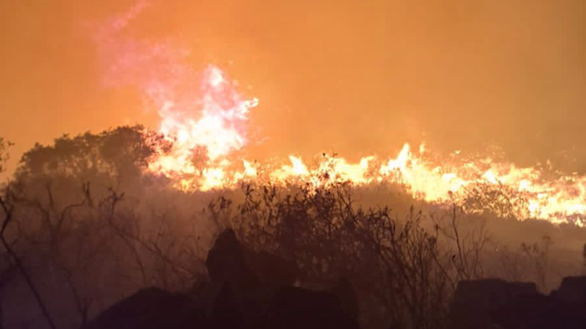 El incendio sigue activo y ha tenido mucha dificultad para trabajarlo