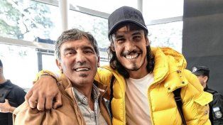 Edinson Cavani junto al Manteca Martínez, ídolo de Boca.