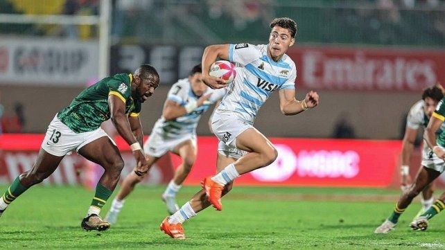 Los Pumas 7s derrotaron a Sudáfrica y jugarán por el quinto puesto en Dubai.