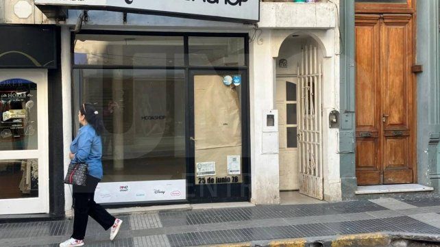 El comercio resiste la recesión: traslados a la periferia y empleados de media jornada