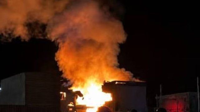 Explotó un edificio en Santa Cruz y buscan víctimas entre los escombros: un bebé y dos adultos murieron