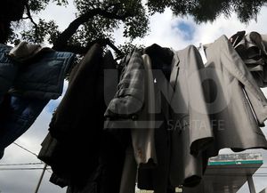 Ponen en funcionamiento un ropero solidario en la vecinal de barrio Del Tránsito