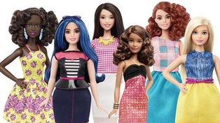 Barbie cambia su aspecto y ahora habrá muñecas más rellenitas y con caderas
