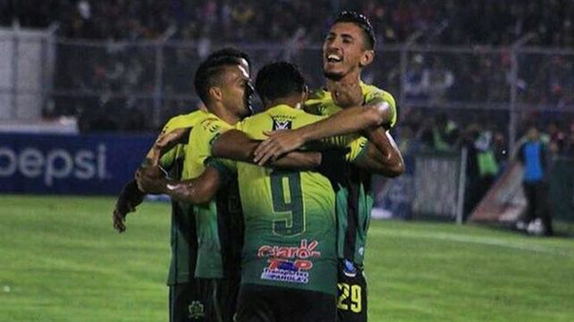 Un paranaense gritó campeón en el fútbol guatemalteco