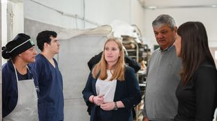 Con el programa “Germinando” del gobierno de la provincia de Santa Fe, se invirtieron más de 50 millones de pesos para adquirir un horno y veinte máquinas textiles para fortalecer las unidades productivas de la ciudad.