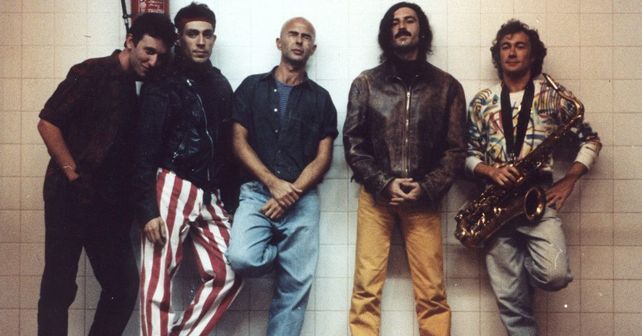 El trabajo recorre el mito del grupo popular encabezado por Carlos “El Indio” Solari y Skay Beilinson.