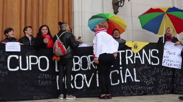 Los militantes del colectivo LGTBIQ acamparon durante tres días en la puerta de la Legislatura.